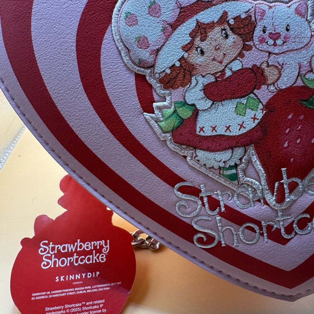 Skinny dip strawberry shortcake heart and chain shoulder purse/ bag - Picture 8 of 16
